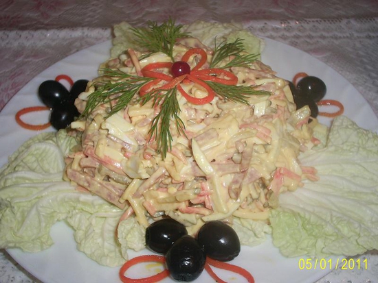 Салаты с яйцами и копченой колбасой рецепт